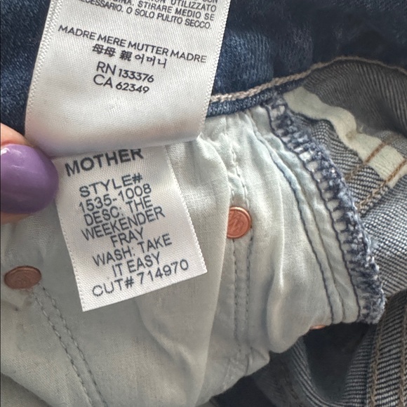 MOTHER The Weekender Fray Denim Shorts Take it Easy Wash Sz 28 6” inseam EUC - Picture 8 of 15